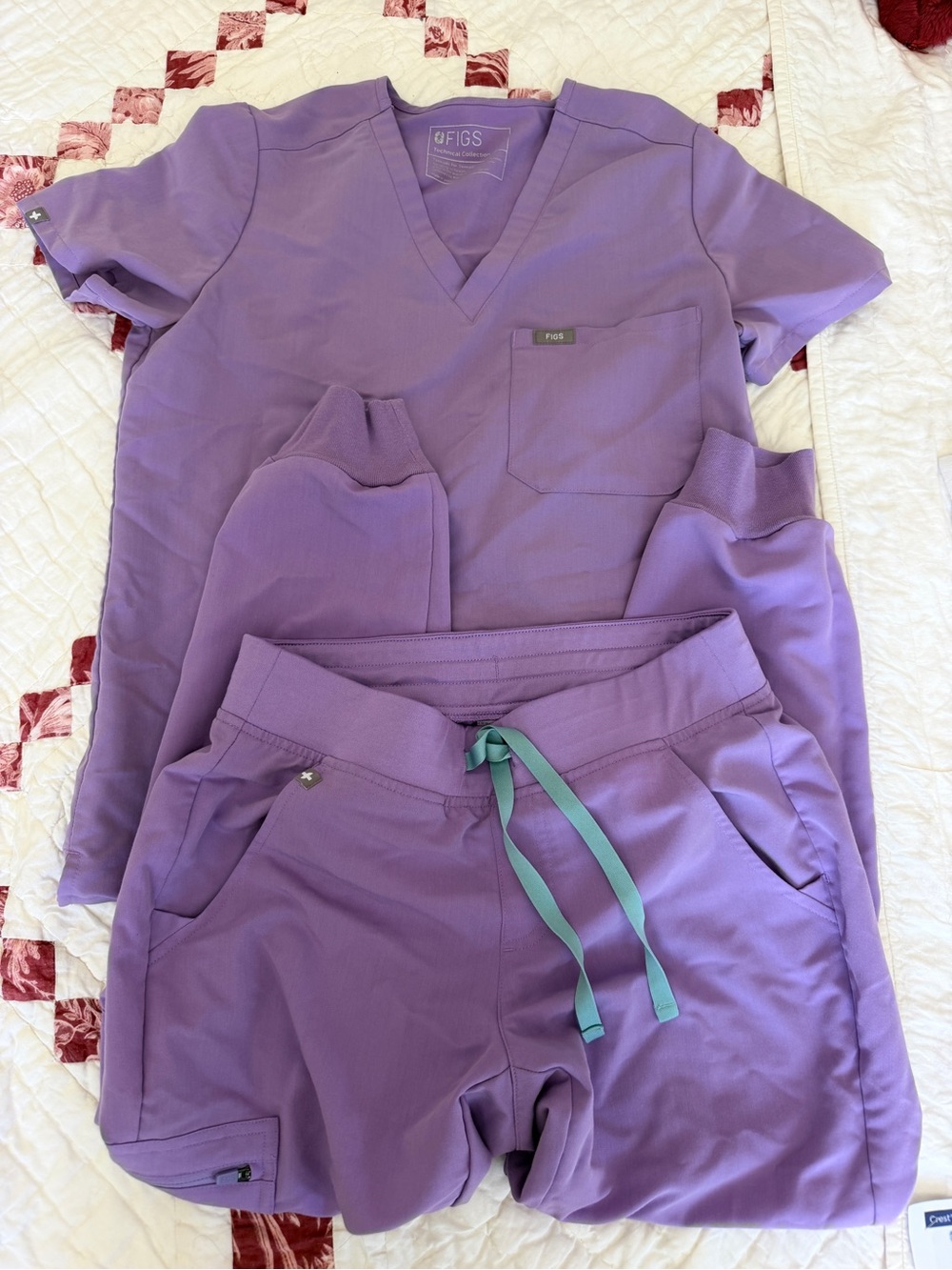 Figs Lilac Dawn Women's Scrub Top & Jogger Pants